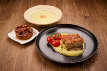 將圖片載入圖庫檢視器 Menu 38 毛豆濃湯 #脆皮燒豬腩肉 #焦糖蘋果醬伴碟 #咖啡焦糖果仁撻