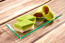 將圖片載入圖庫檢視器 Menu 40 #峇厘島沙爹雞串 #印尼炒飯配青瓜沙律 #斑斕糯米糕 #斑斕椰撻椰絲卷