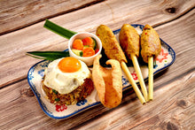 將圖片載入圖庫檢視器 Menu 40 #峇厘島沙爹雞串 #印尼炒飯配青瓜沙律 #斑斕糯米糕 #斑斕椰撻椰絲卷