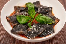 將圖片載入圖庫檢視器 Menu 23 #粟米濃湯 #自制蟹意式墨汁雲吞 #焦糖蛋白球